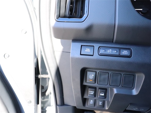 Vehicle image 24 of 27