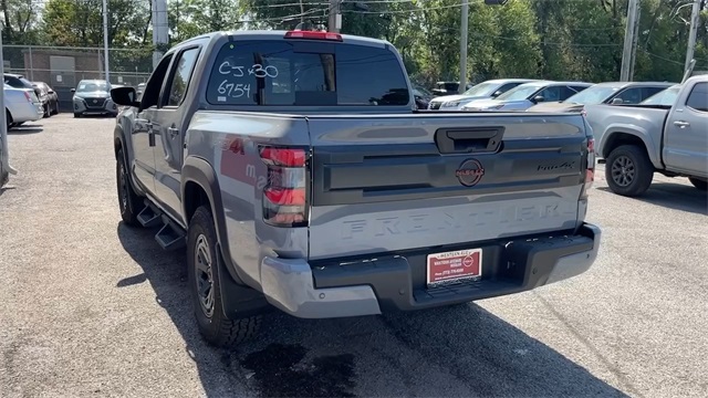 Vehicle image 13 of 22