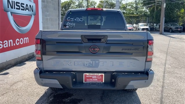 Vehicle image 10 of 22