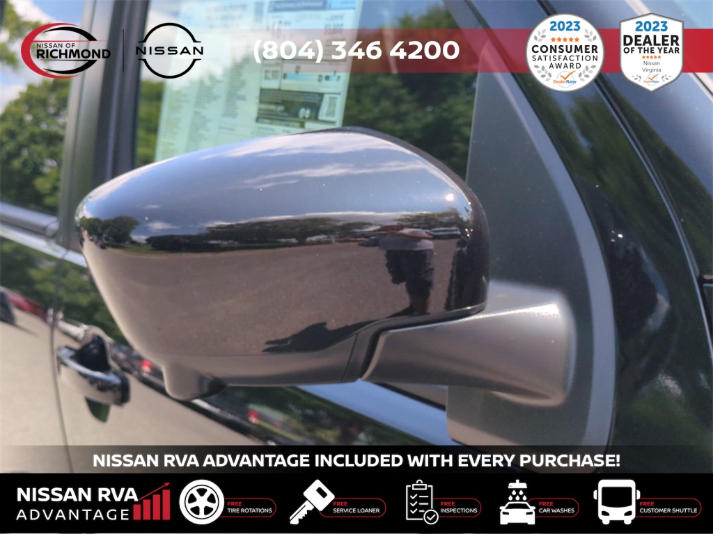 Vehicle image 21 of 29
