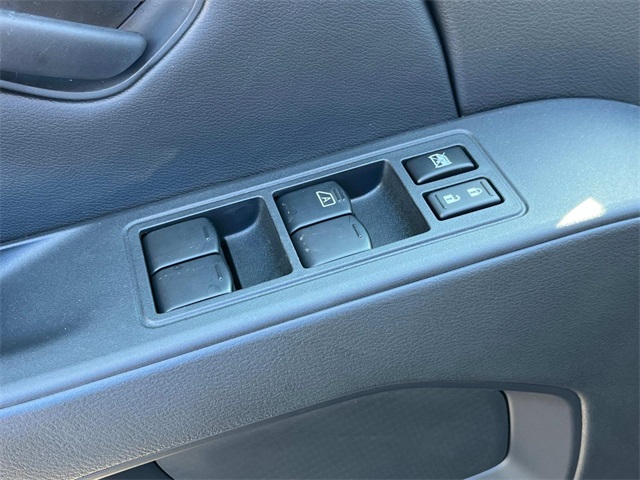 Vehicle image 22 of 33