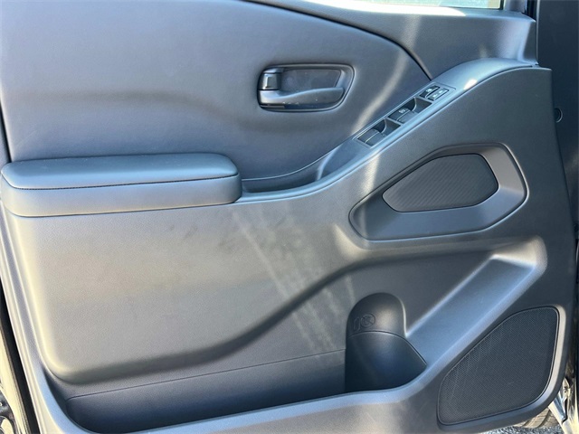 Vehicle image 21 of 33