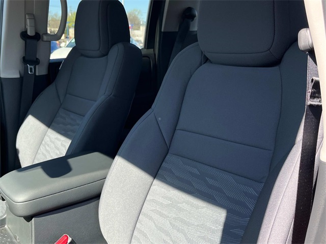 Vehicle image 23 of 33
