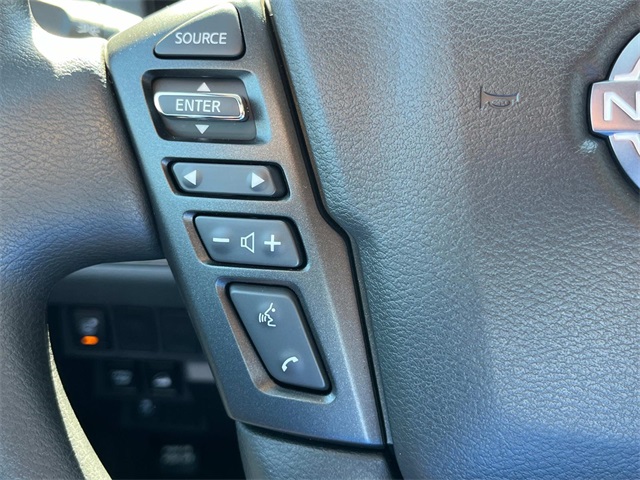 Vehicle image 25 of 33