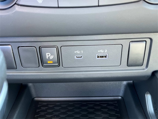 Vehicle image 28 of 33