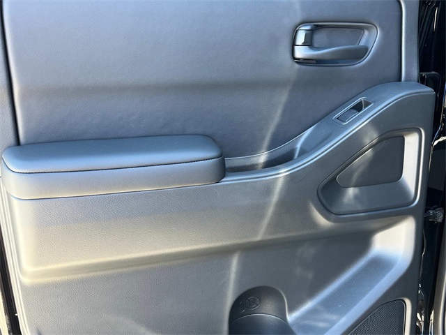 Vehicle image 18 of 33