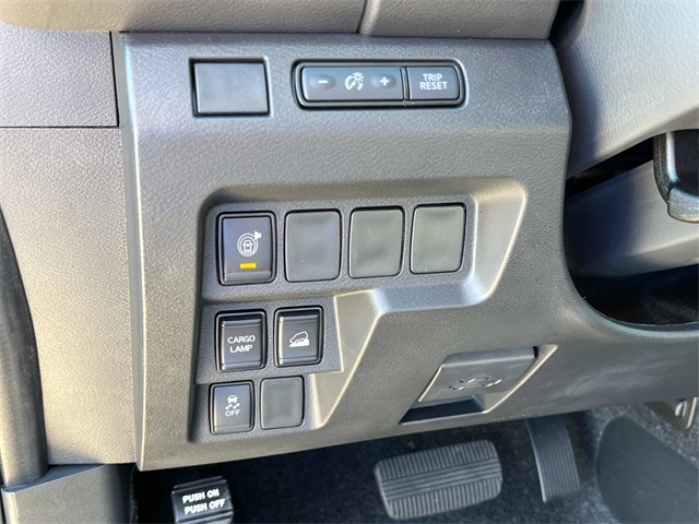 Vehicle image 24 of 33