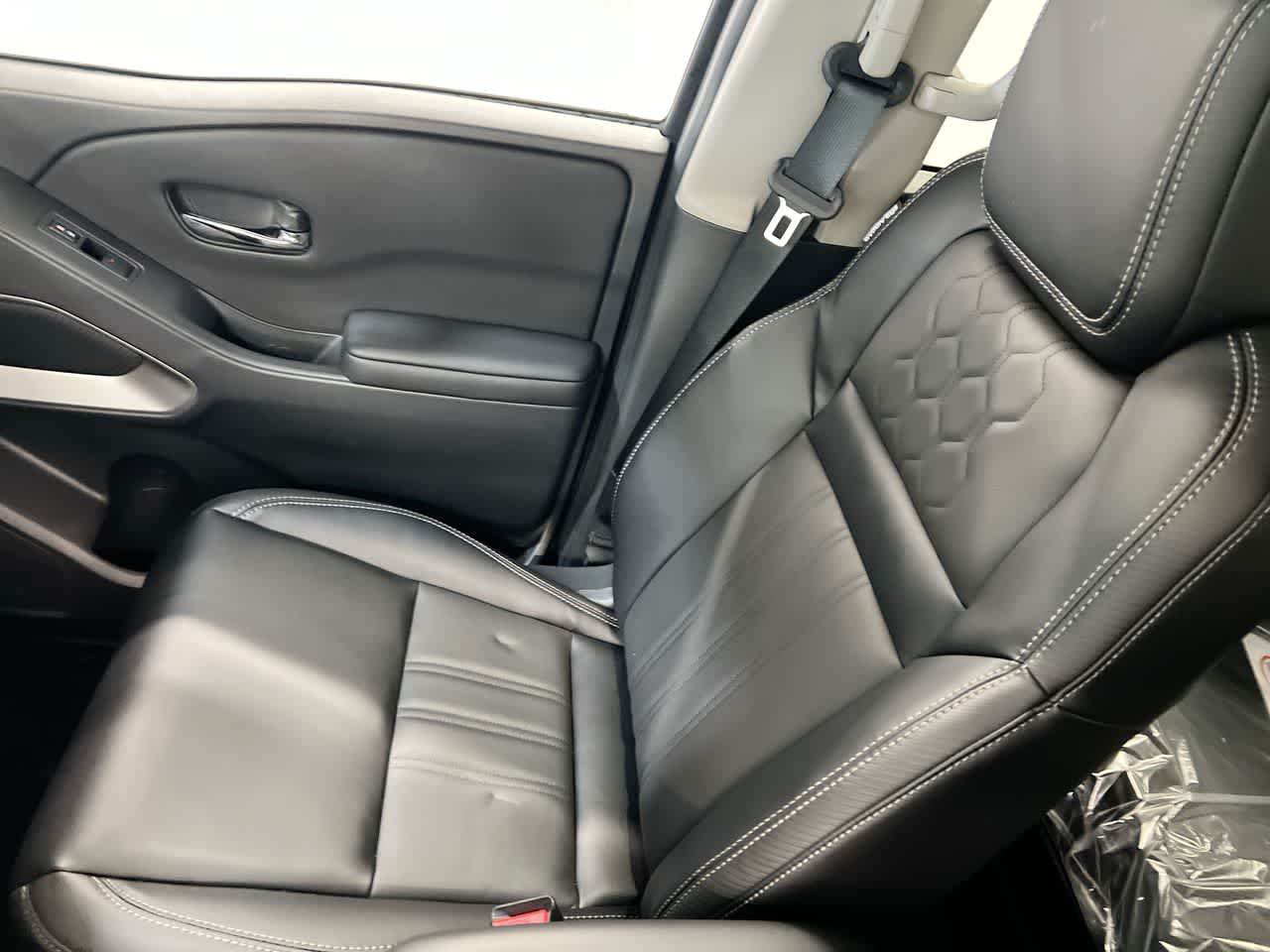 Vehicle image 22 of 28