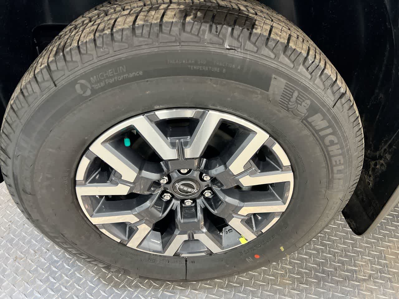 Vehicle image 10 of 28
