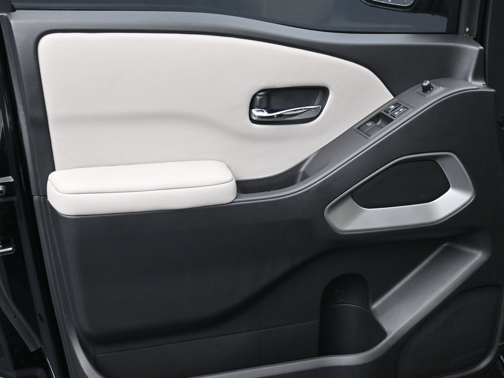 Vehicle image 29 of 31
