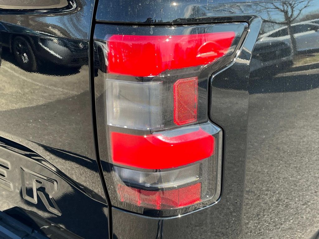 Vehicle image 10 of 30