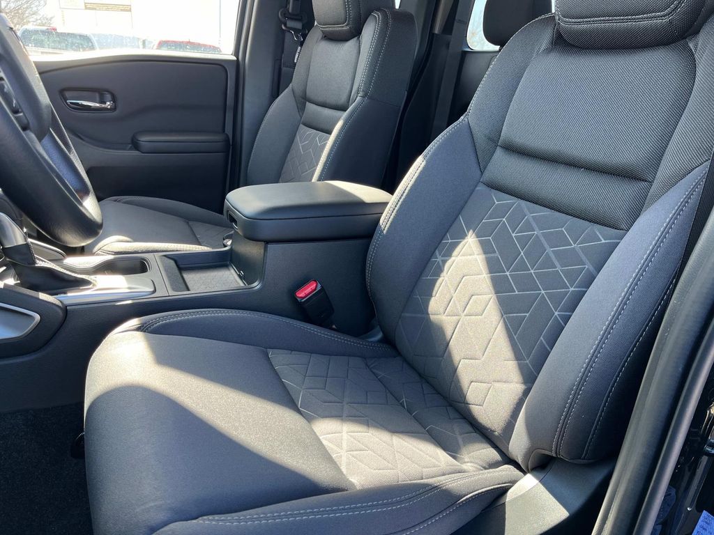 Vehicle image 20 of 30