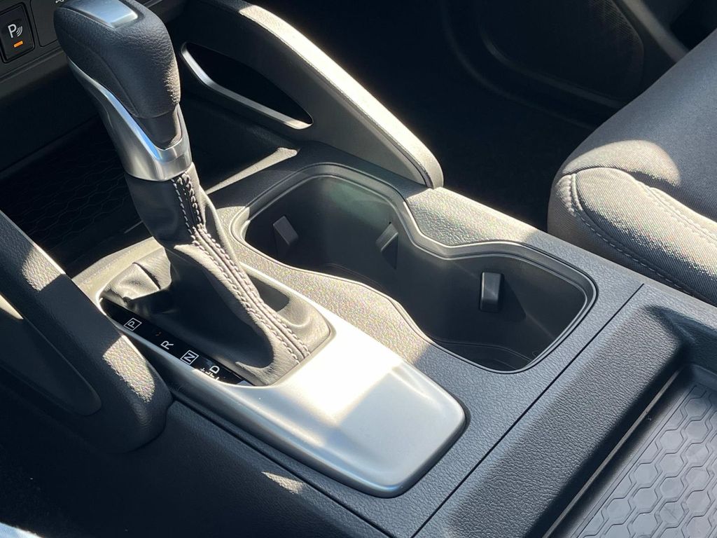 Vehicle image 25 of 30