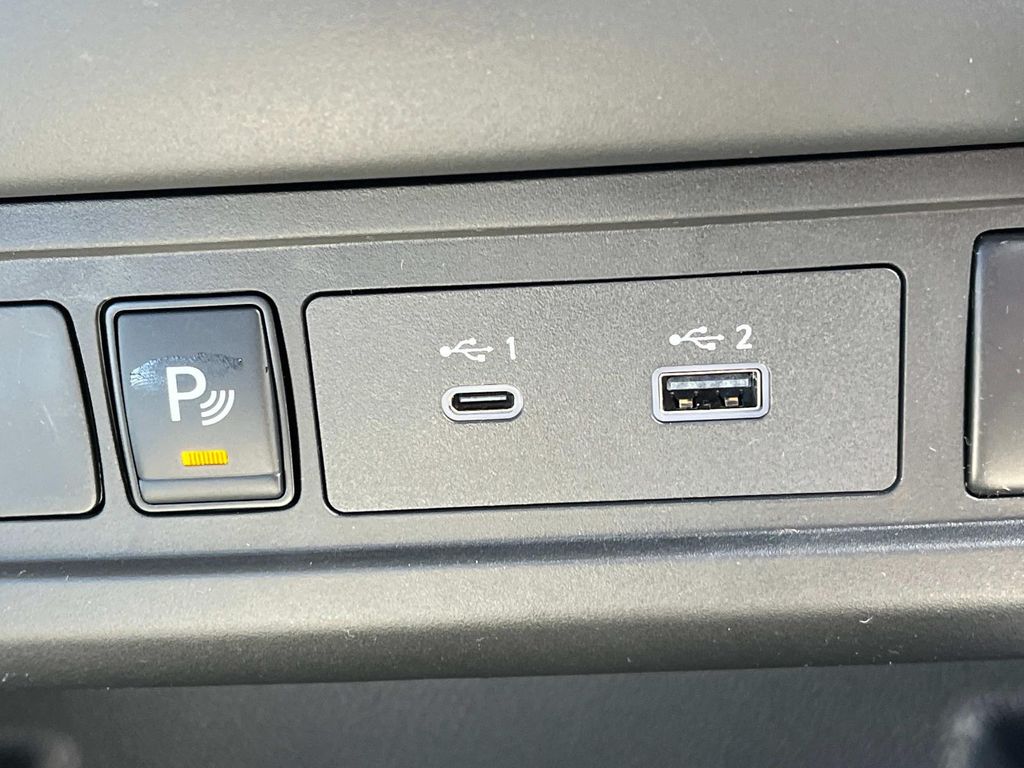 Vehicle image 26 of 30