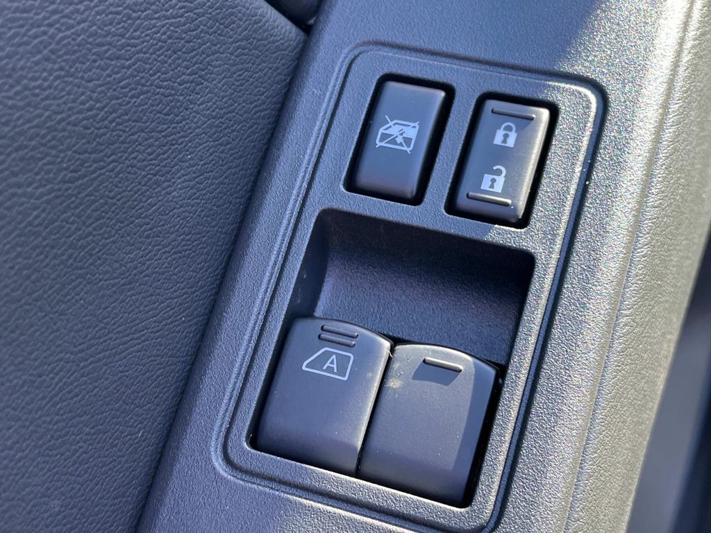 Vehicle image 18 of 30