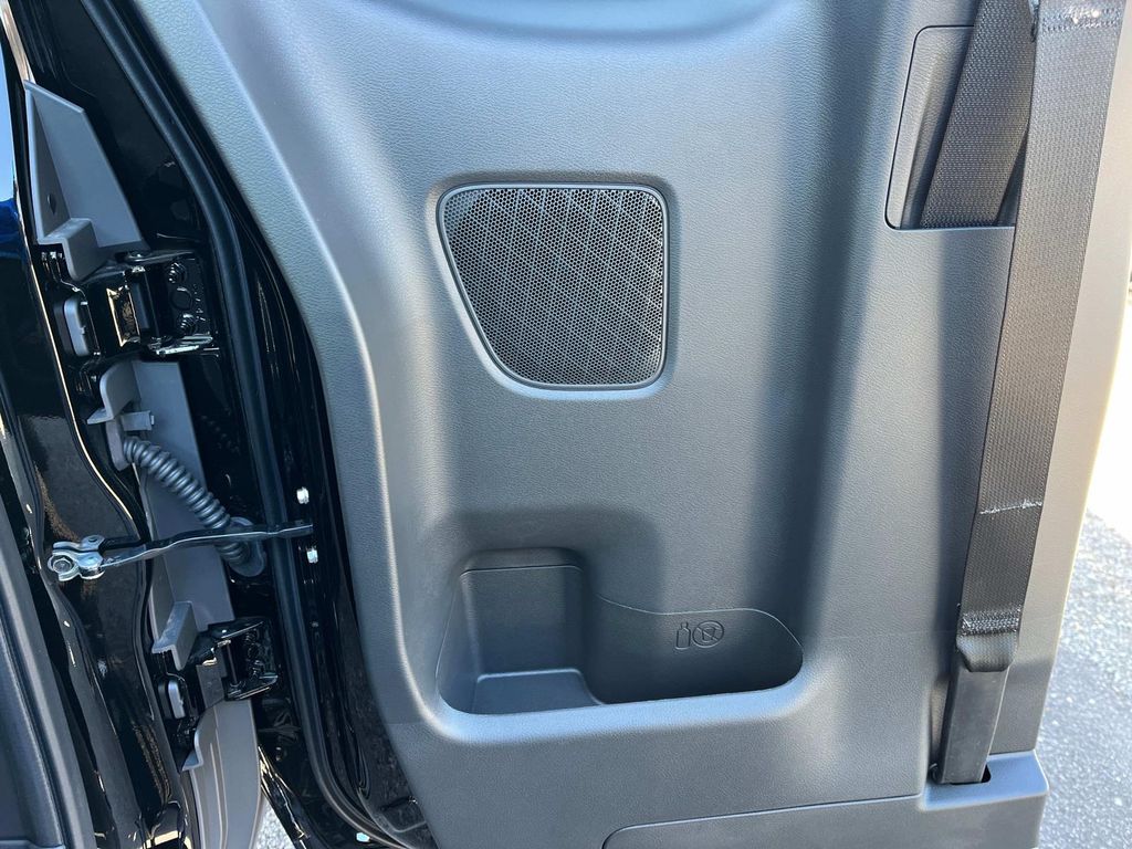 Vehicle image 14 of 30