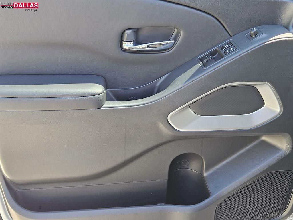 Vehicle image 17 of 22