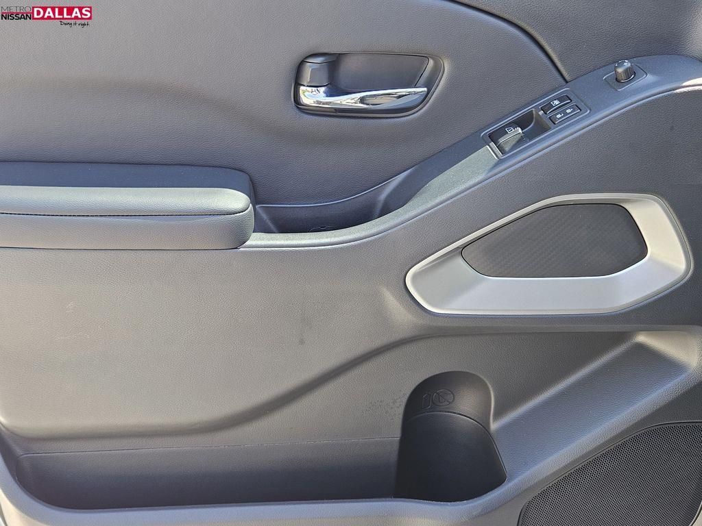 Vehicle image 17 of 22