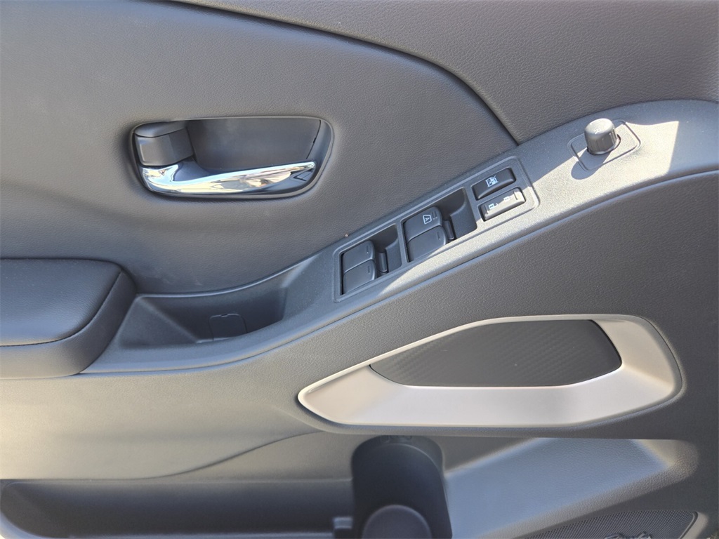 Vehicle image 9 of 13