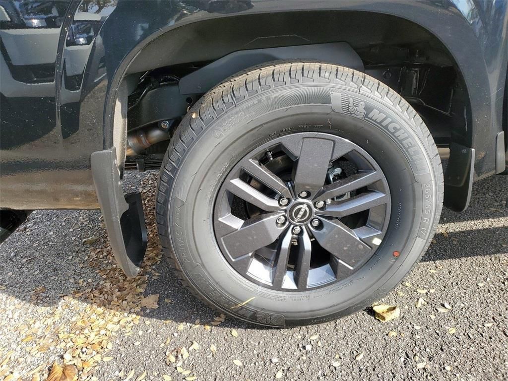 Vehicle image 5 of 9