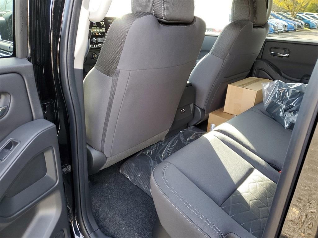 Vehicle image 7 of 9