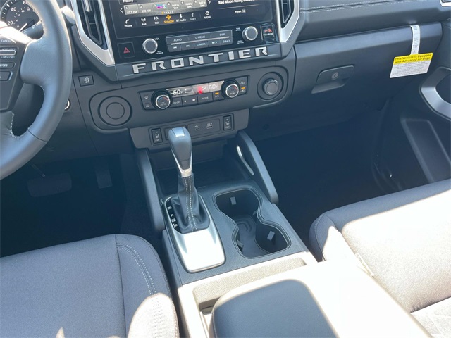 Vehicle image 17 of 34