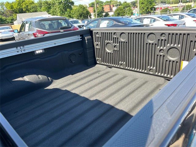 Vehicle image 32 of 34