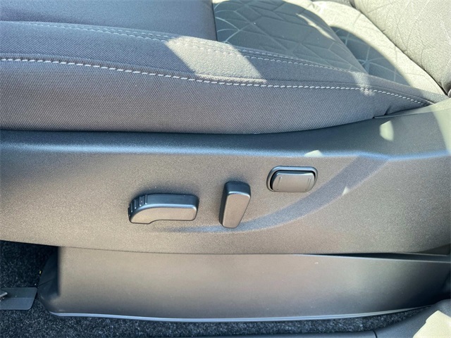 Vehicle image 24 of 34