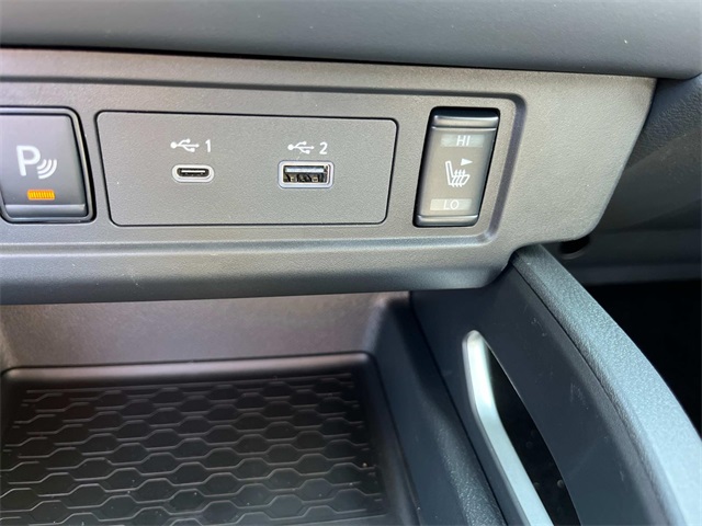 Vehicle image 33 of 34