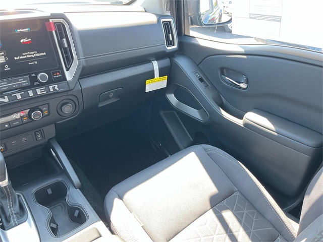 Vehicle image 27 of 34