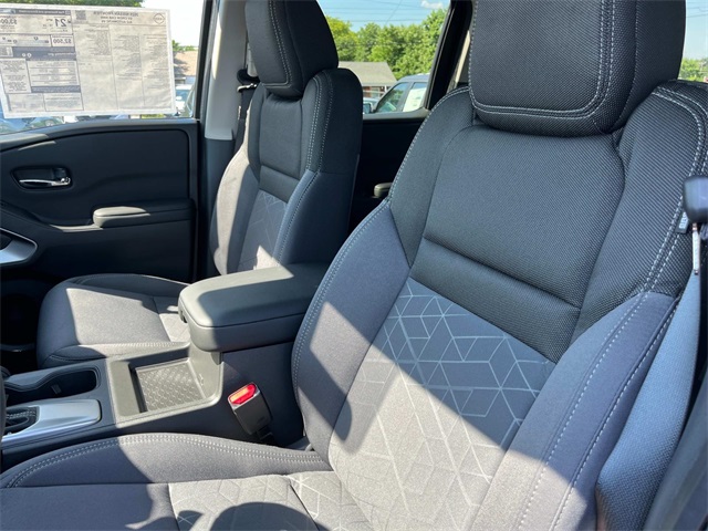 Vehicle image 11 of 34