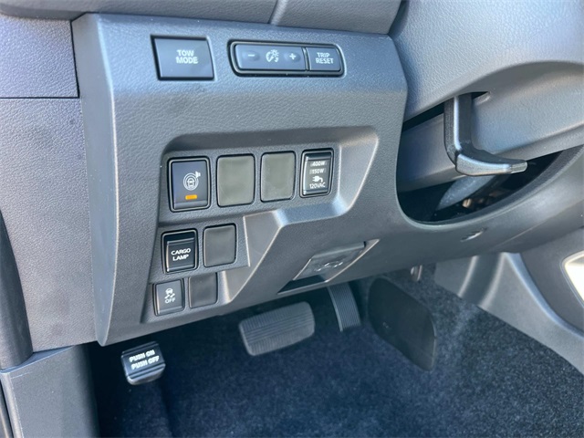 Vehicle image 30 of 34
