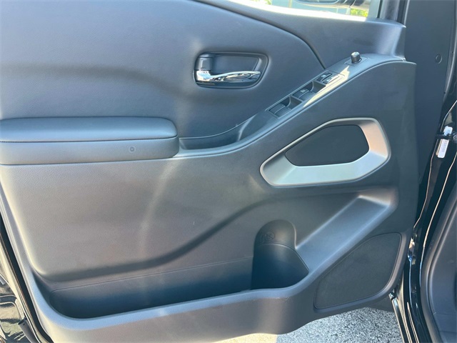 Vehicle image 18 of 34