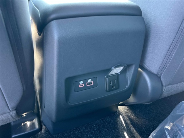 Vehicle image 22 of 34