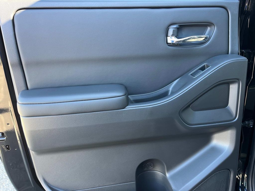 Vehicle image 20 of 34