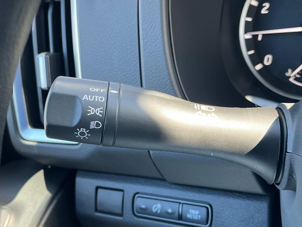 Vehicle image 32 of 34