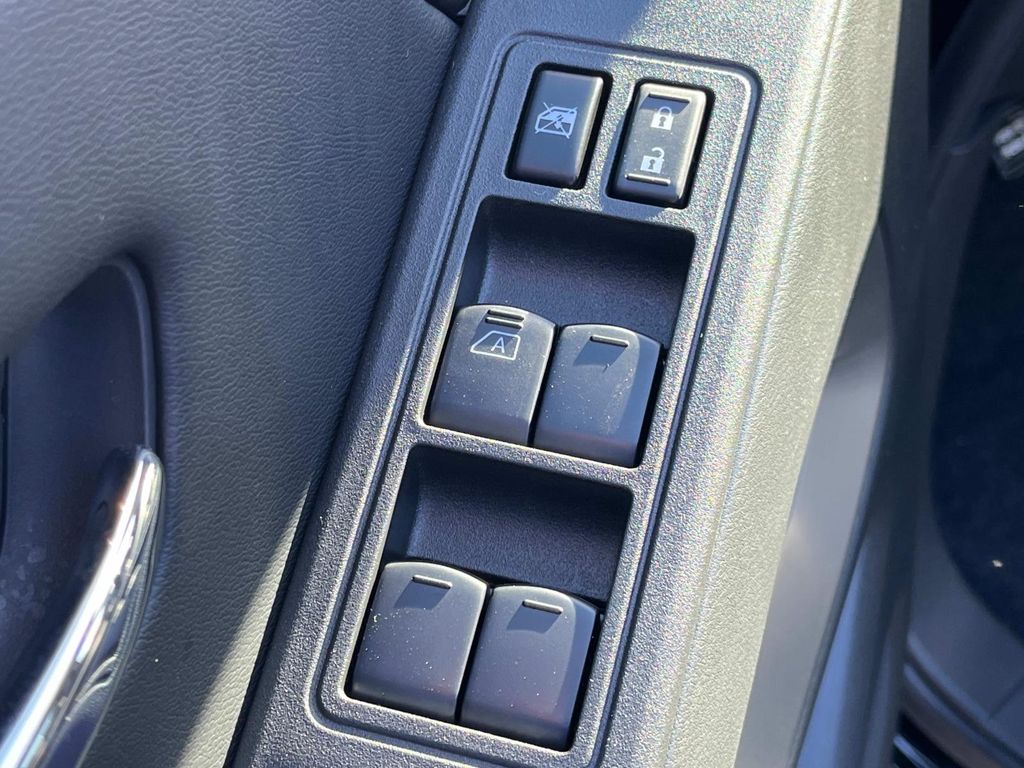 Vehicle image 24 of 34