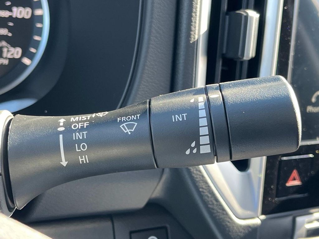 Vehicle image 33 of 34