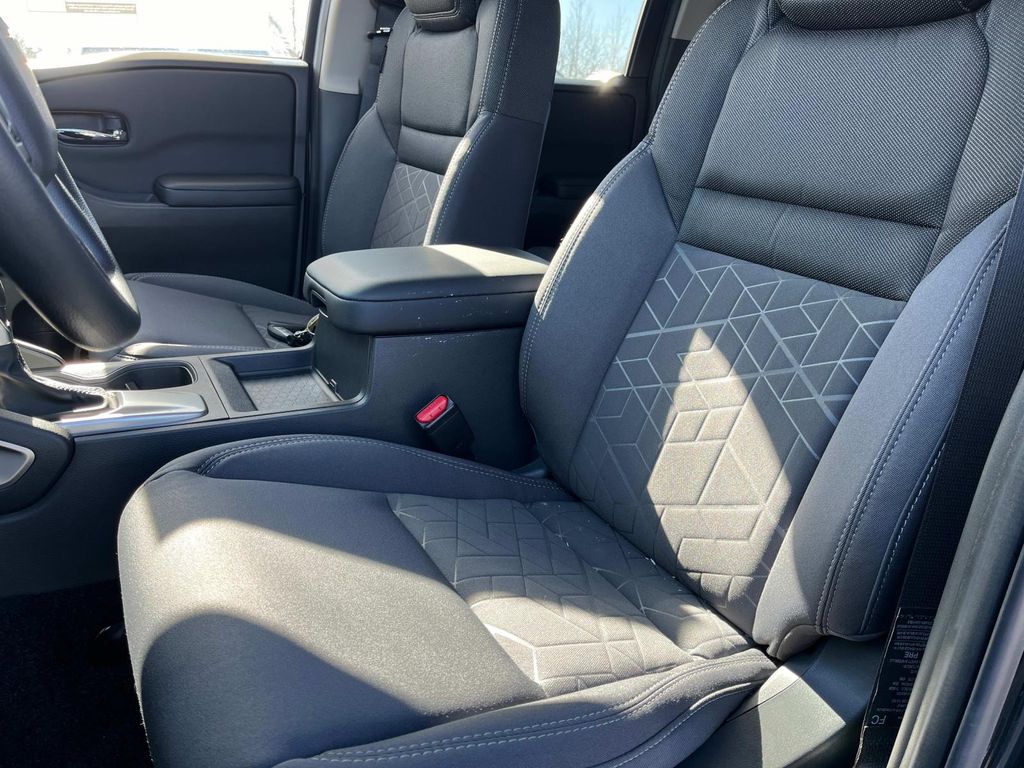 Vehicle image 26 of 34