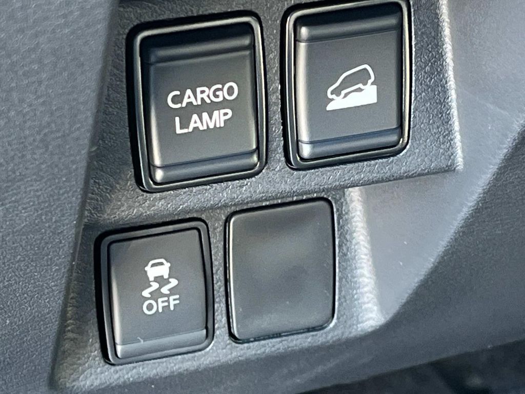 Vehicle image 27 of 34