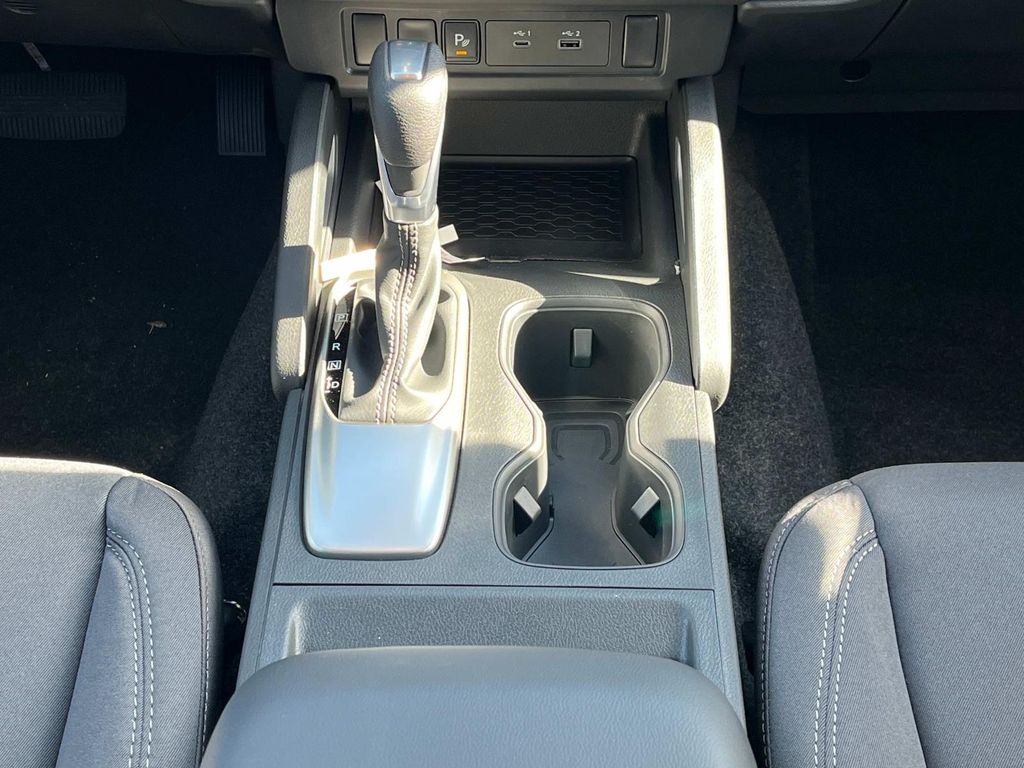 Vehicle image 18 of 34