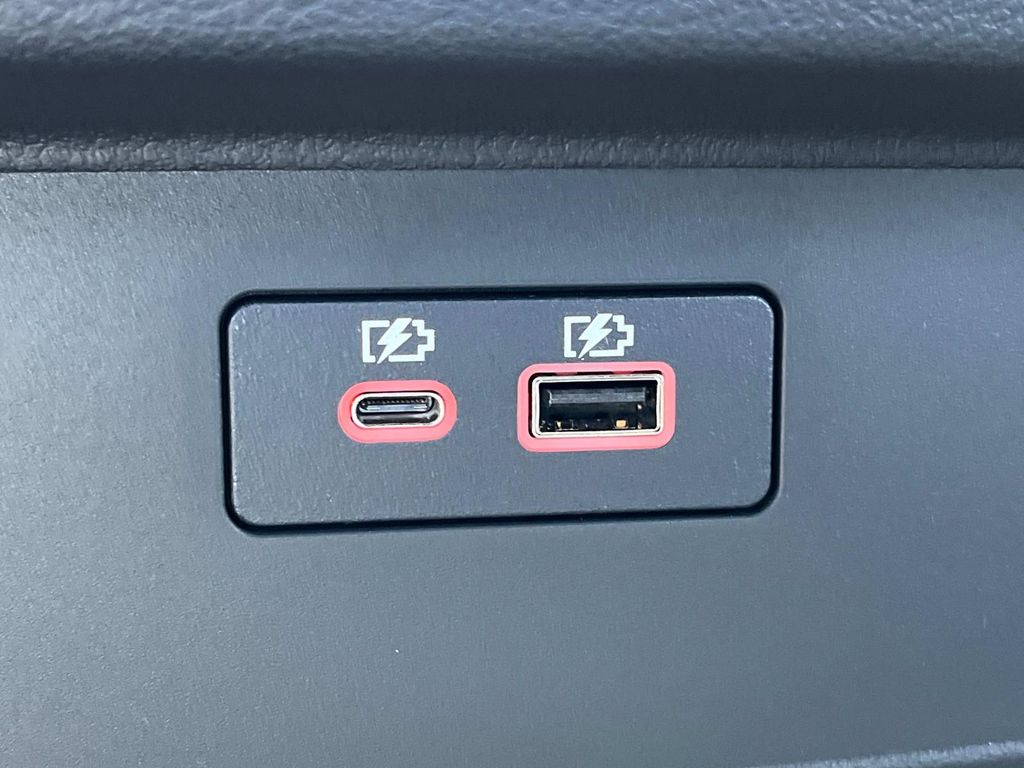 Vehicle image 19 of 34