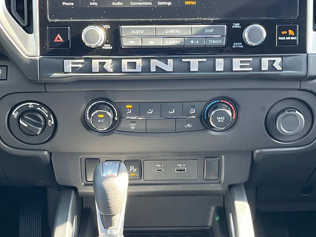 Vehicle image 17 of 34