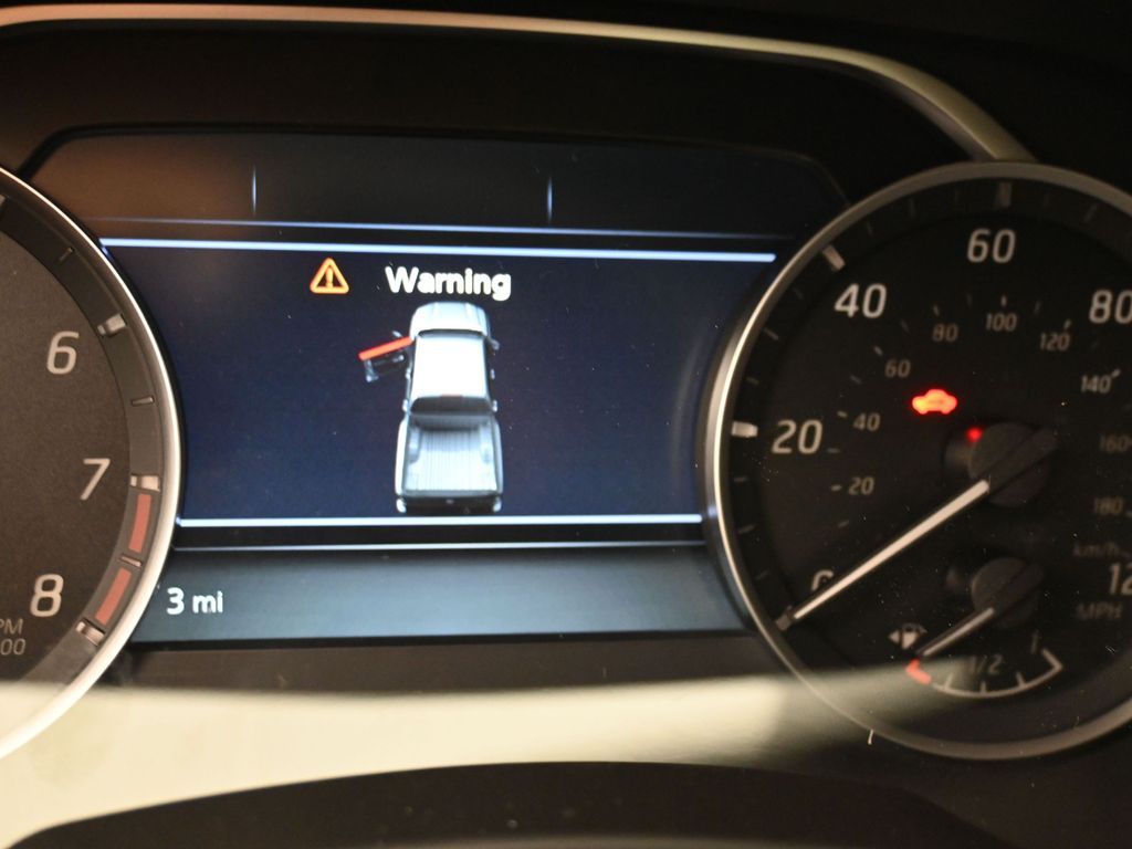 Vehicle image 29 of 32