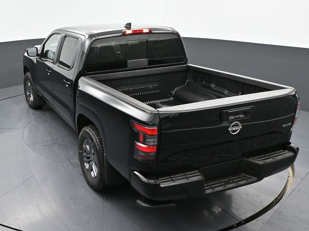 Vehicle image 23 of 32