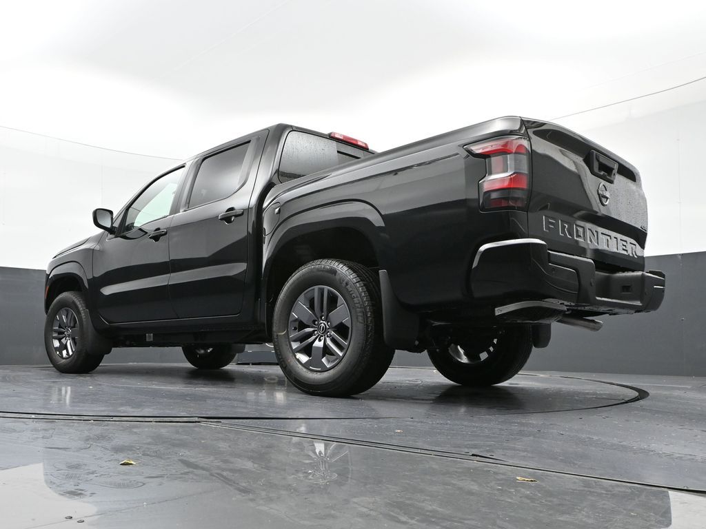 Vehicle image 25 of 32