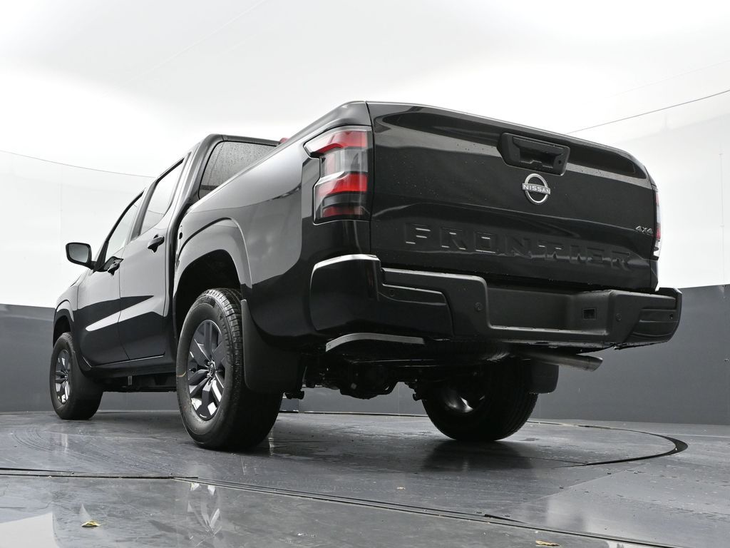 Vehicle image 17 of 32