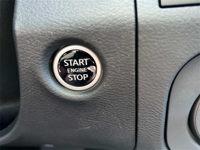 Vehicle image 31 of 33