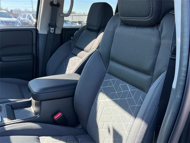 Vehicle image 24 of 33