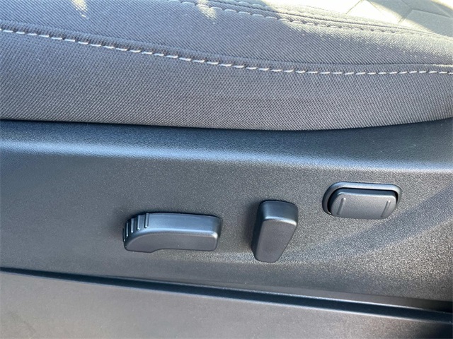 Vehicle image 23 of 33